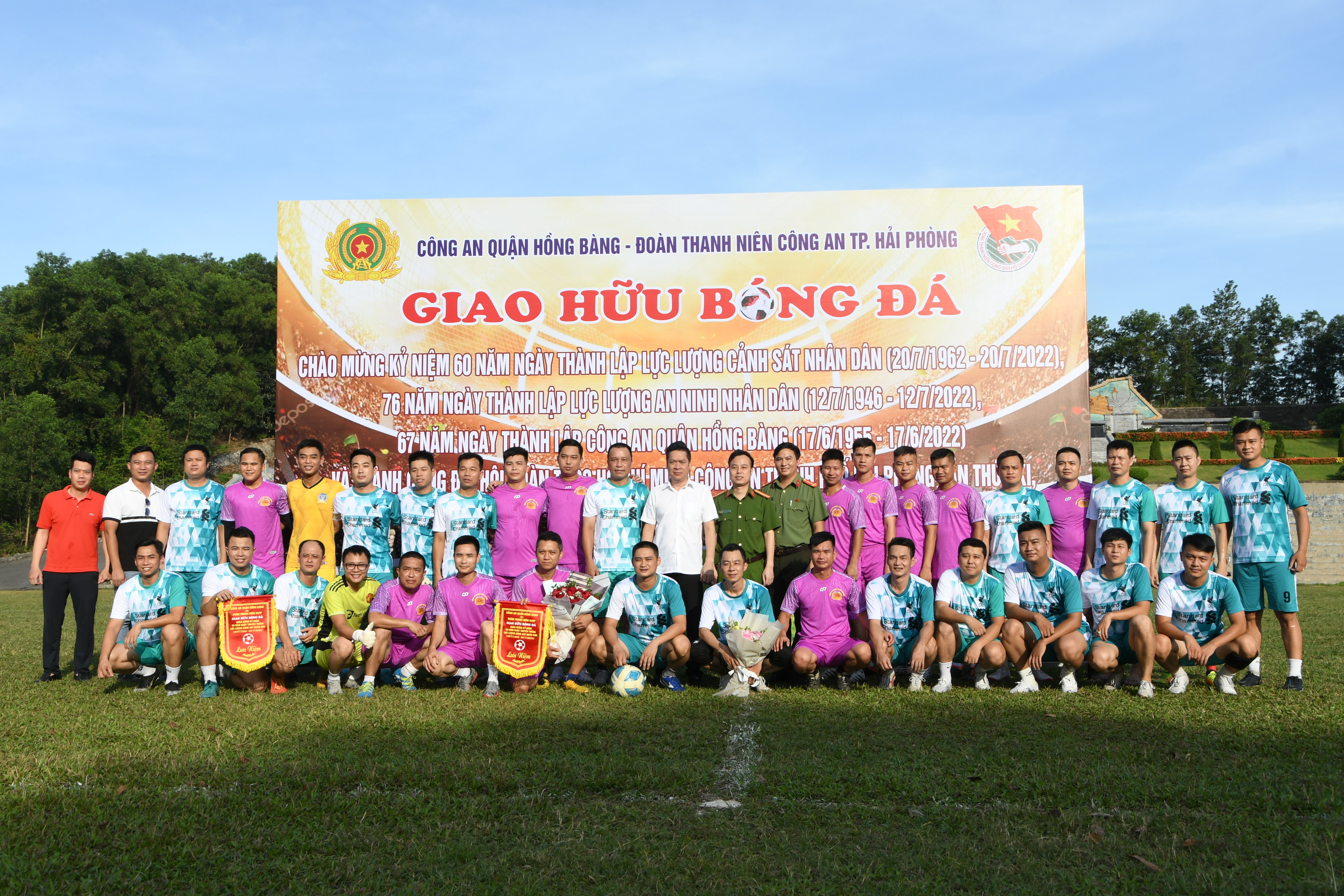 Đoàn thanh niên CATP: Giao hữu bóng đá chào mừng kỷ niệm 60 năm Ngày truyền thống lực lượng CSND 